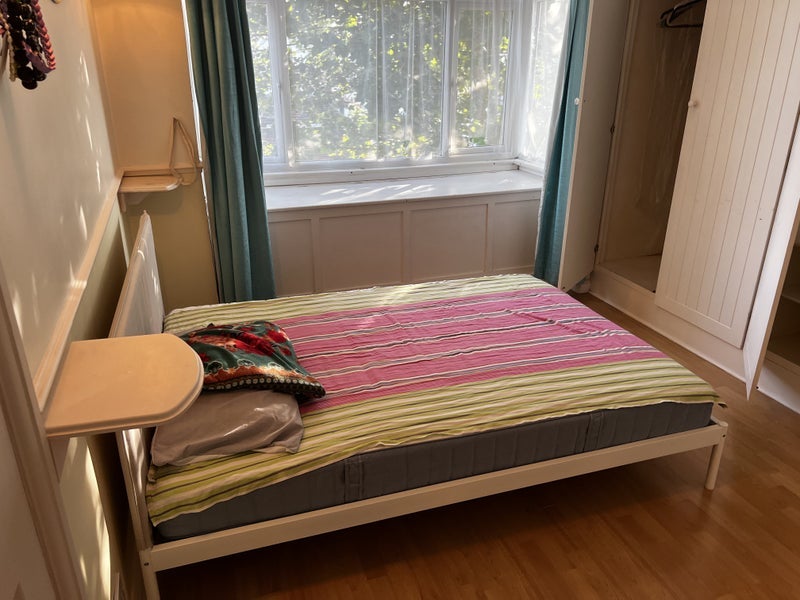 Room Rowan Road in Greater London