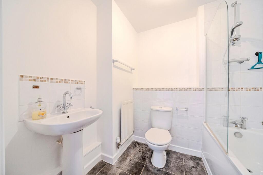 Flat Millward Drive in Milton Keynes