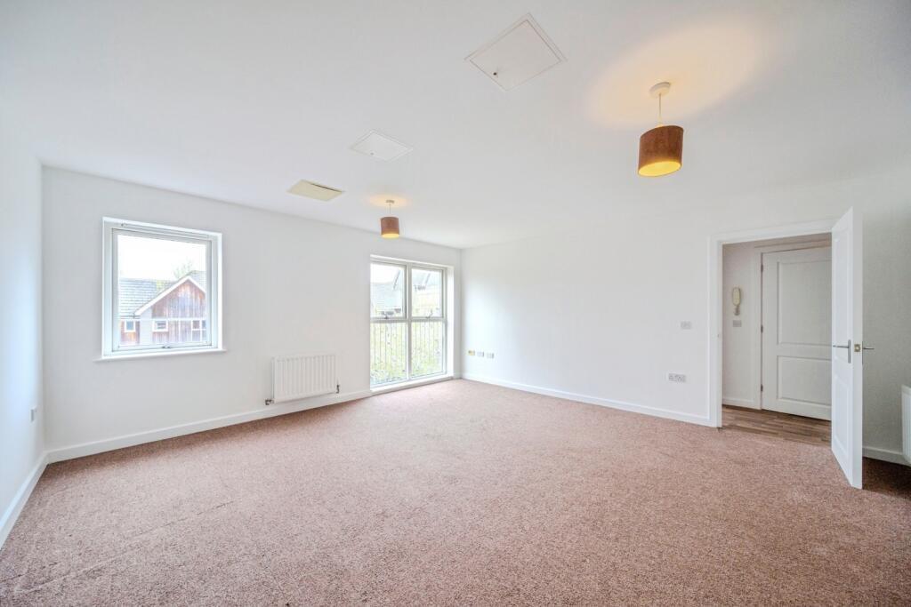 Flat Millward Drive in Milton Keynes