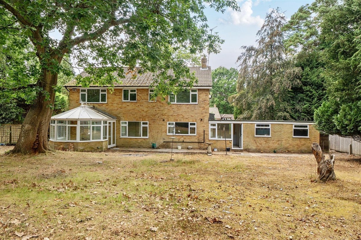 House Ardrossan Avenue in Surrey Heath
