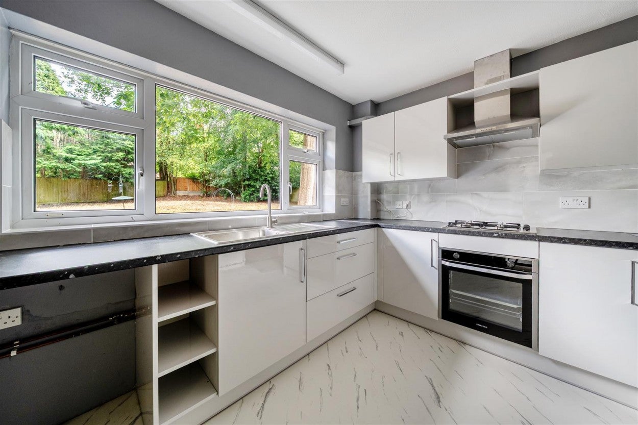 House Ardrossan Avenue in Surrey Heath