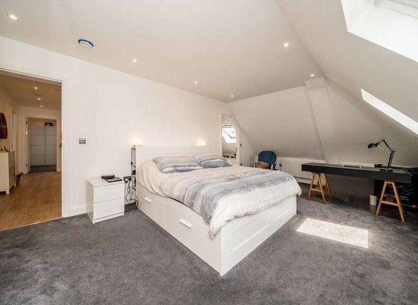 Flat Gunnersbury Avenue in Greater London