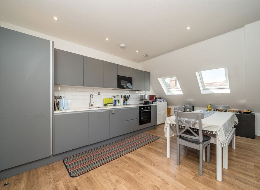 Flat Gunnersbury Avenue in Greater London