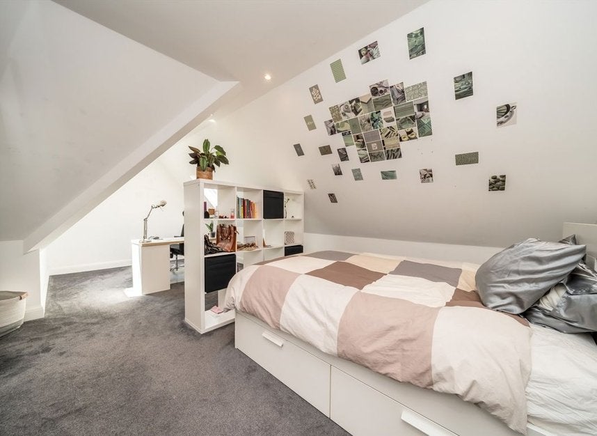 Flat Gunnersbury Avenue in Greater London