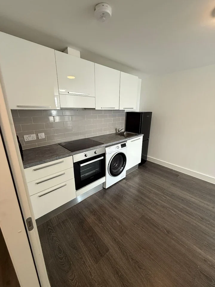 Flat Velizy Avenue in Harlow