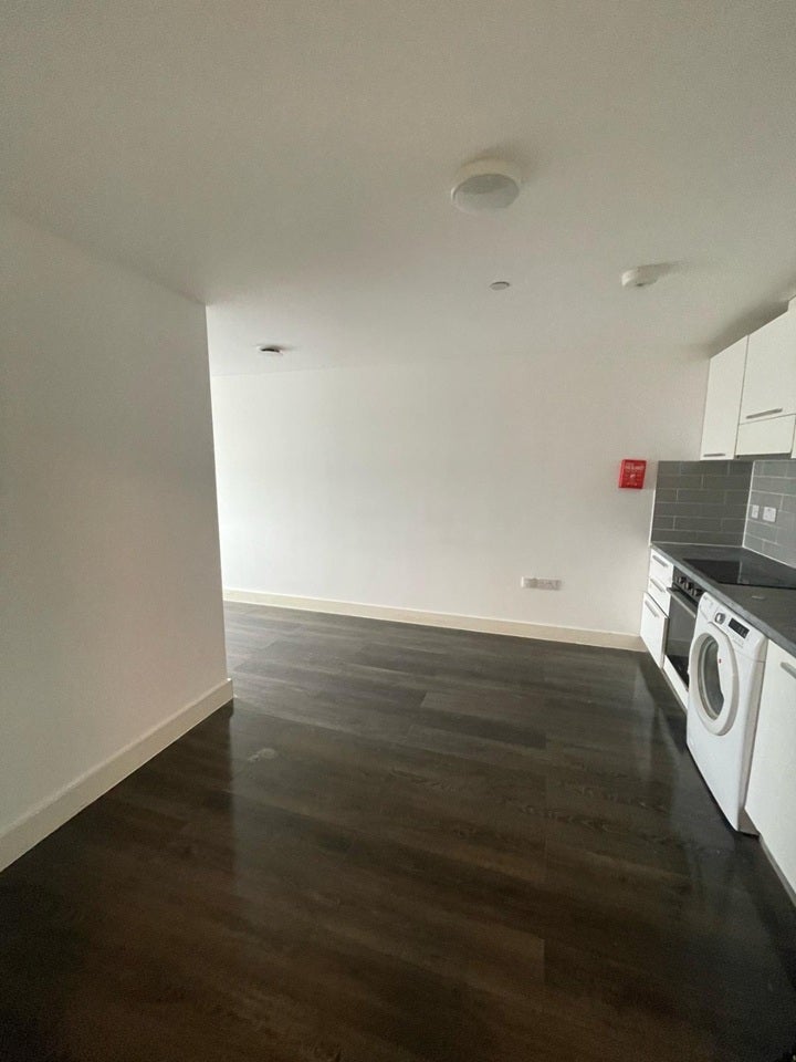 Flat Velizy Avenue in Harlow