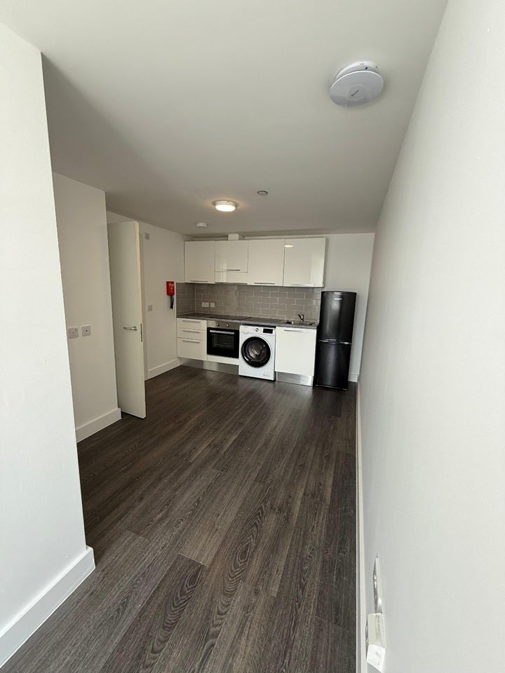 Flat Velizy Avenue in Harlow