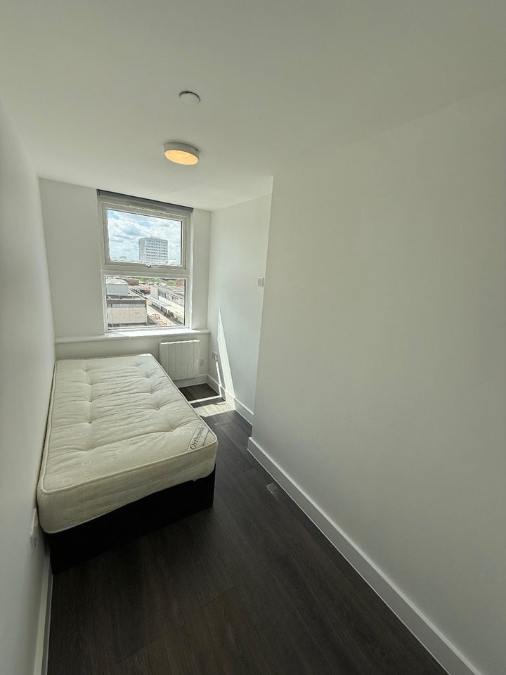 Flat Velizy Avenue in Harlow