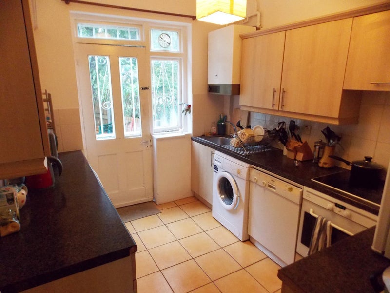Room Ellington Road in Greater London