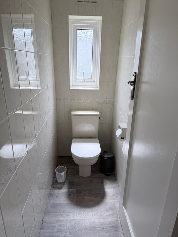 Room Eversley Way in Greater London
