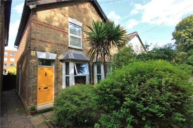 Flat George Street in Borough of Spelthorne