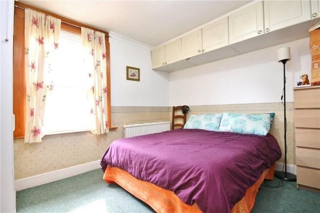 Flat George Street in Borough of Spelthorne