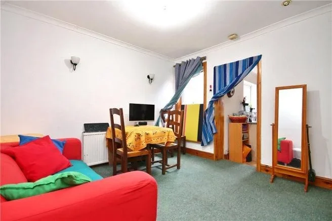 Flat George Street in Borough of Spelthorne