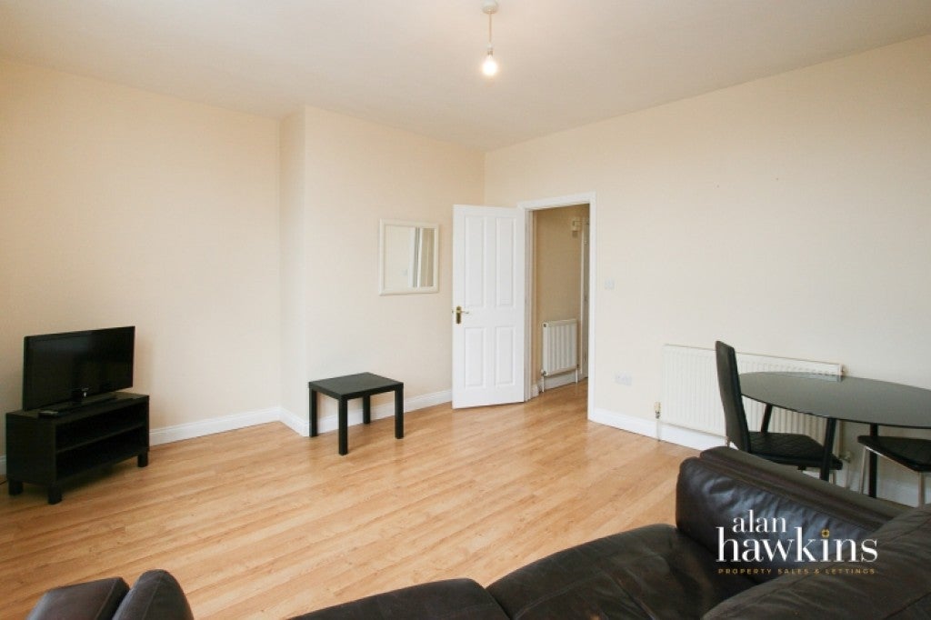 Flat Pavenhill in Purton