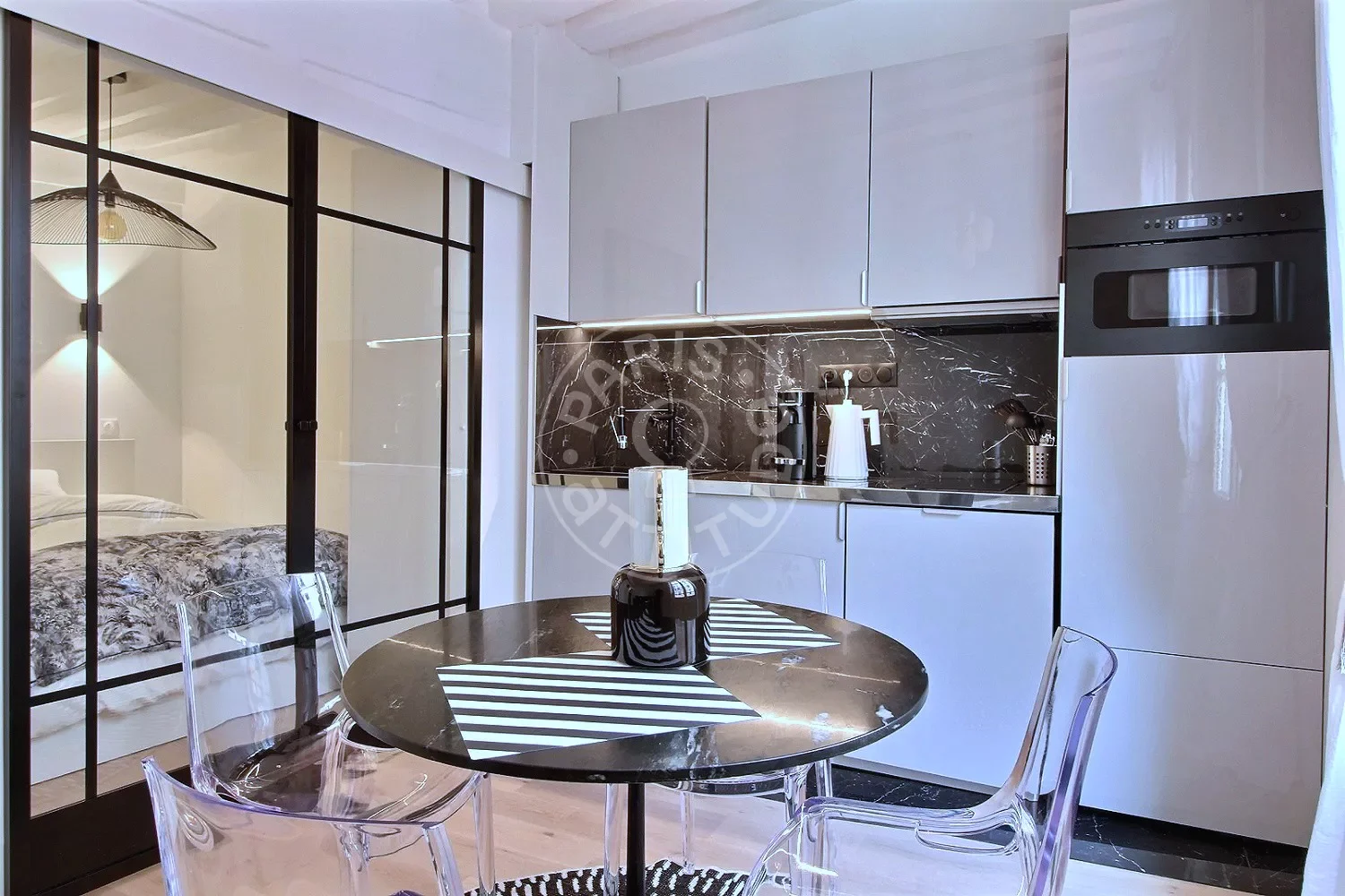 Appartement Rue Sainte-Croix de la Bretonnerie à Paris