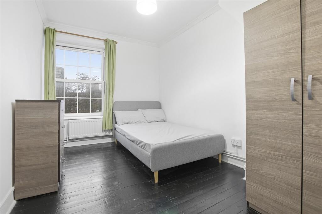 Flat Falmouth Road in Greater London