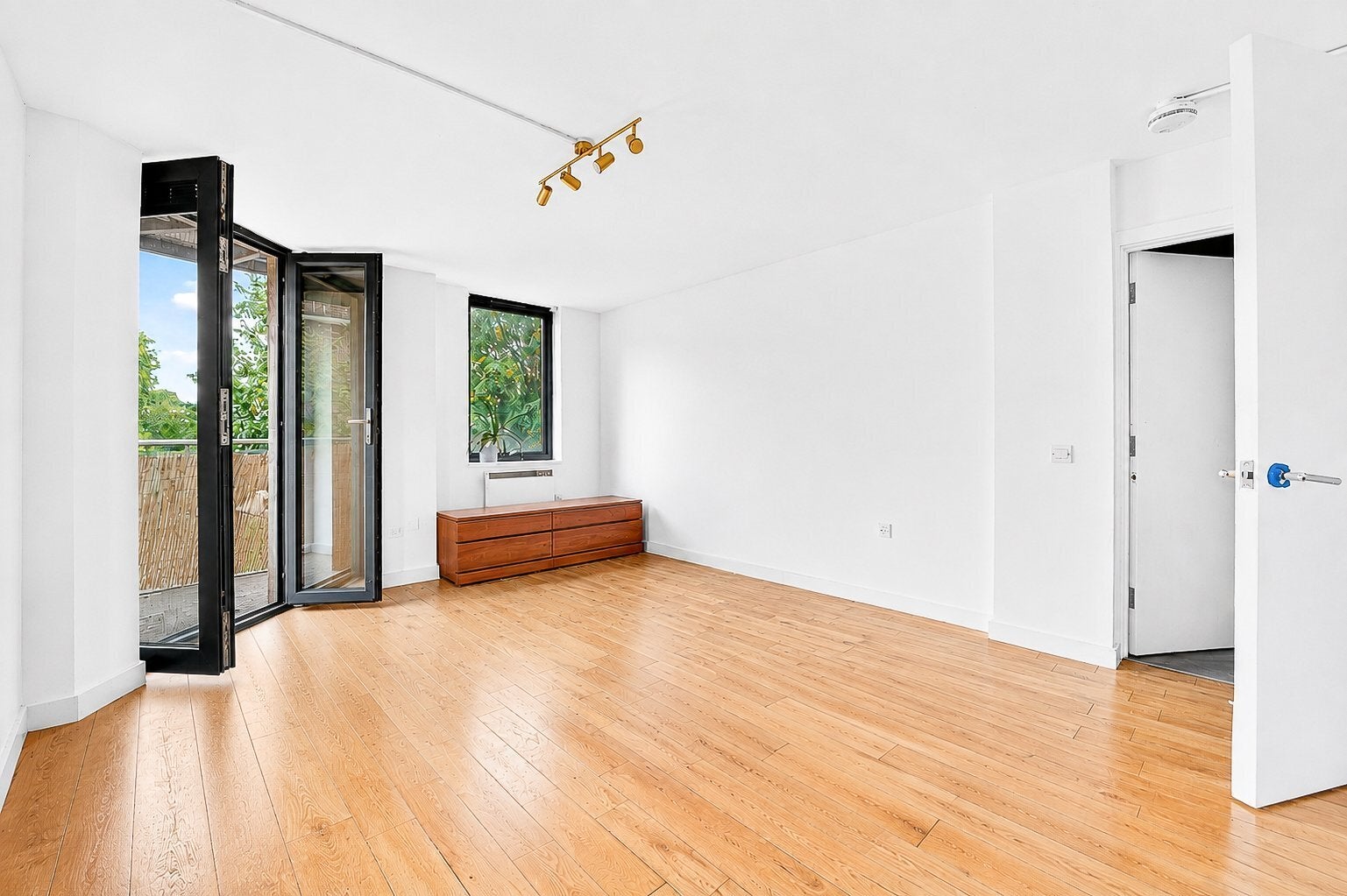 Flat Murray Grove in Greater London