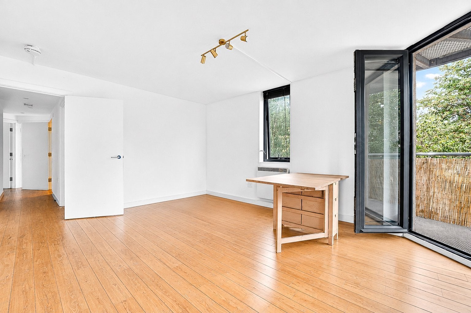 Flat Murray Grove in Greater London