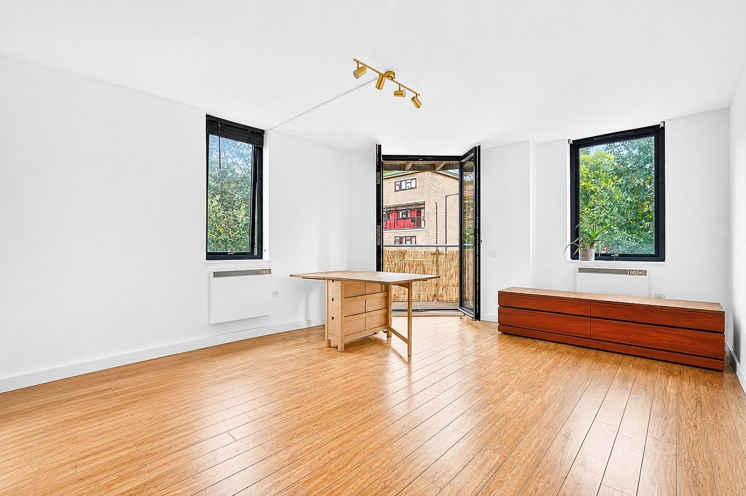 Flat Murray Grove in Greater London