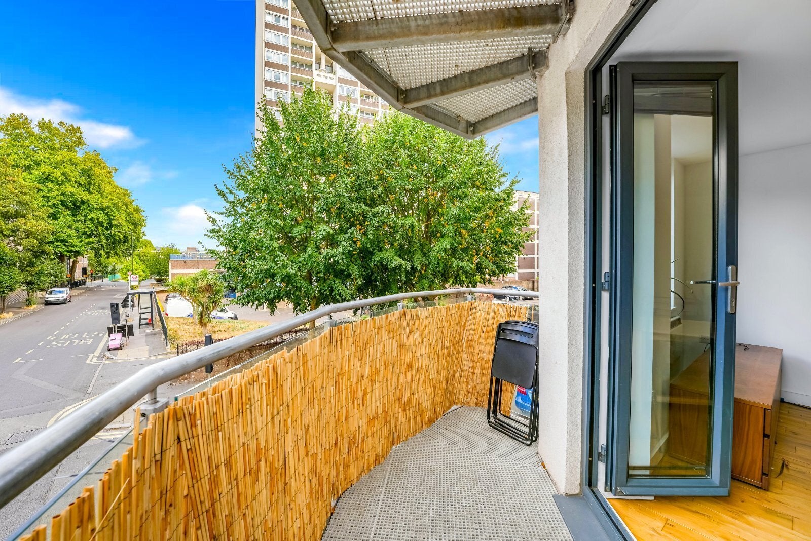 Flat Murray Grove in Greater London