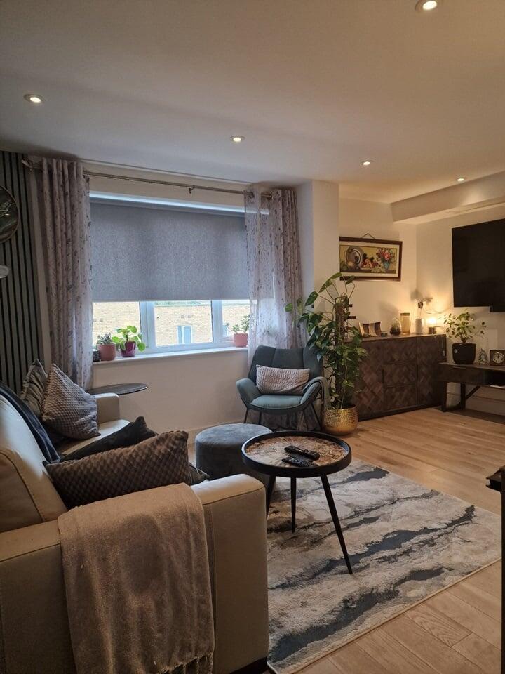 Flat Windmill Place in Greater London