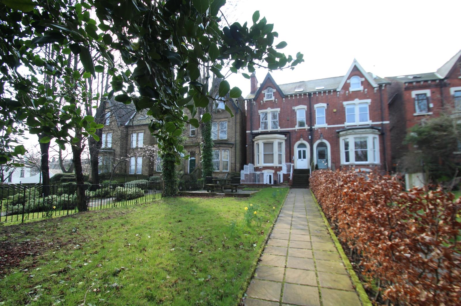 Flat St Johns Court in Leeds
