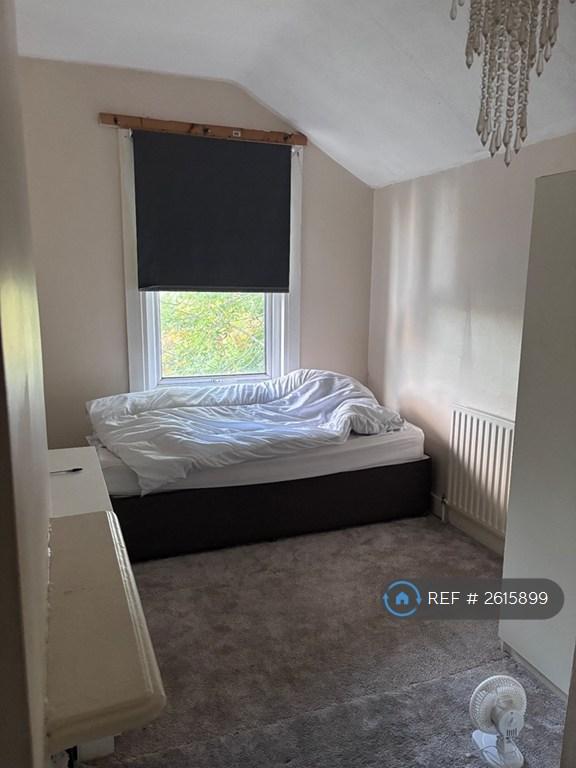 Room Liverpool Road in Reading