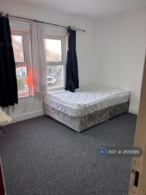 Room Liverpool Road in Reading