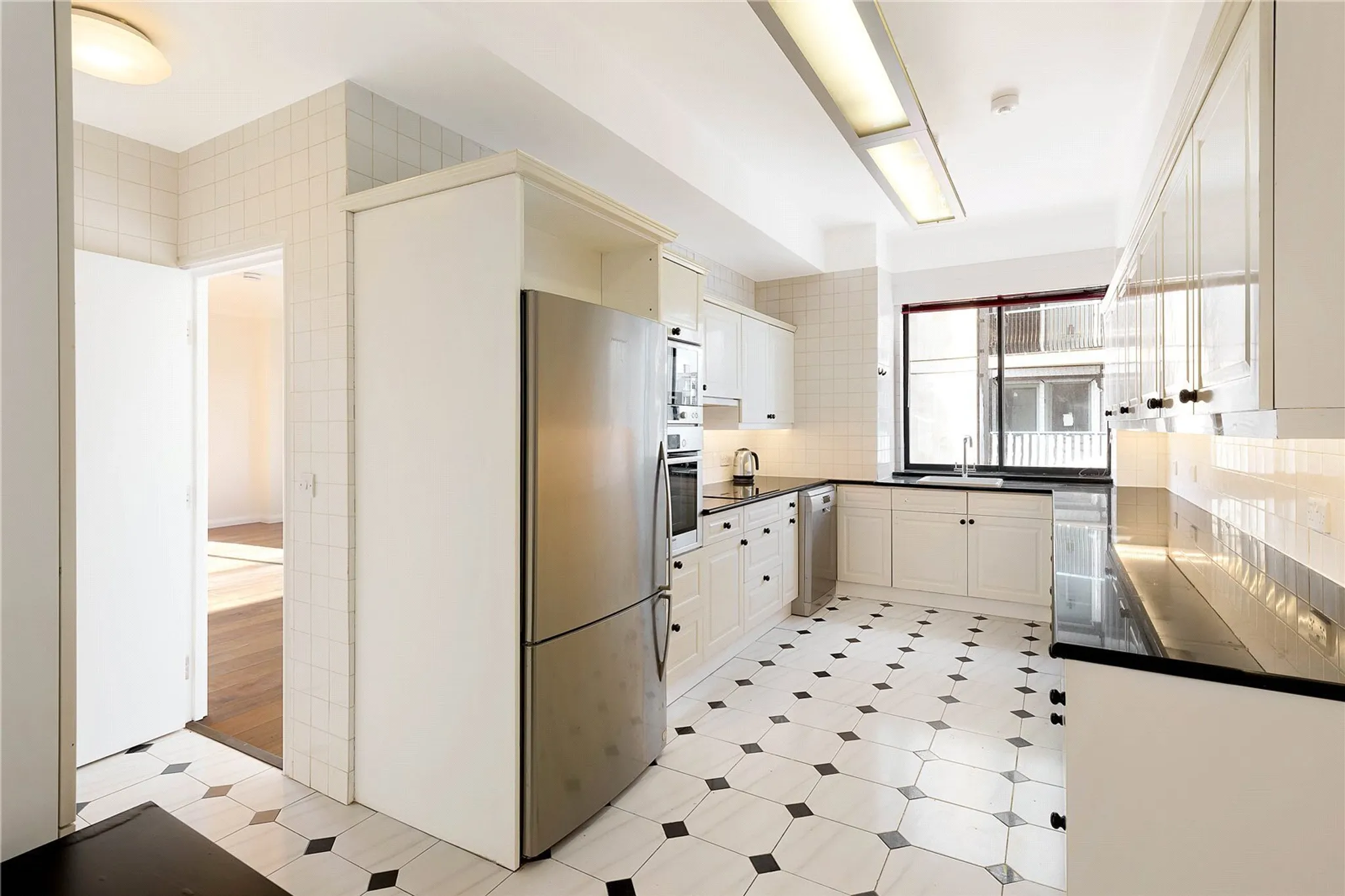 Flat Queensborough Terrace in City of Westminster