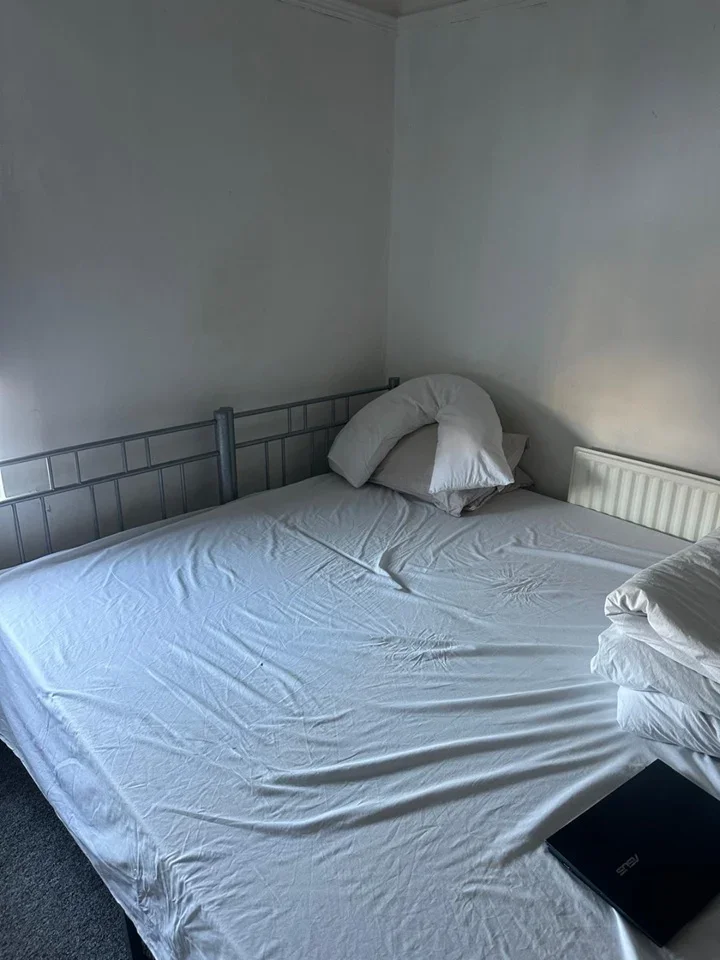 Room Shrubland Road in Greater London