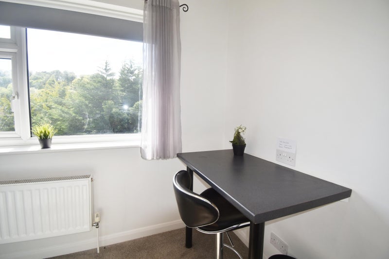 Room Farningham Road in Caterham