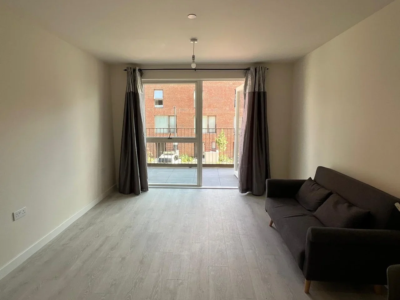 Flat Hargrave Drive in Greater London