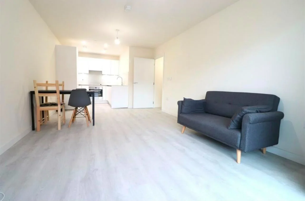Flat Hargrave Drive in Greater London