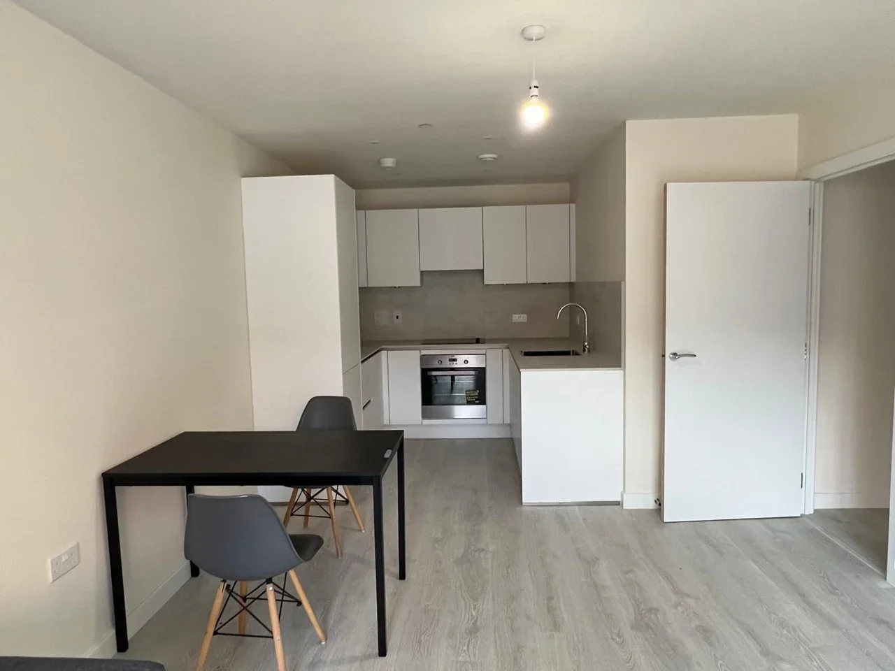 Flat Hargrave Drive in Greater London