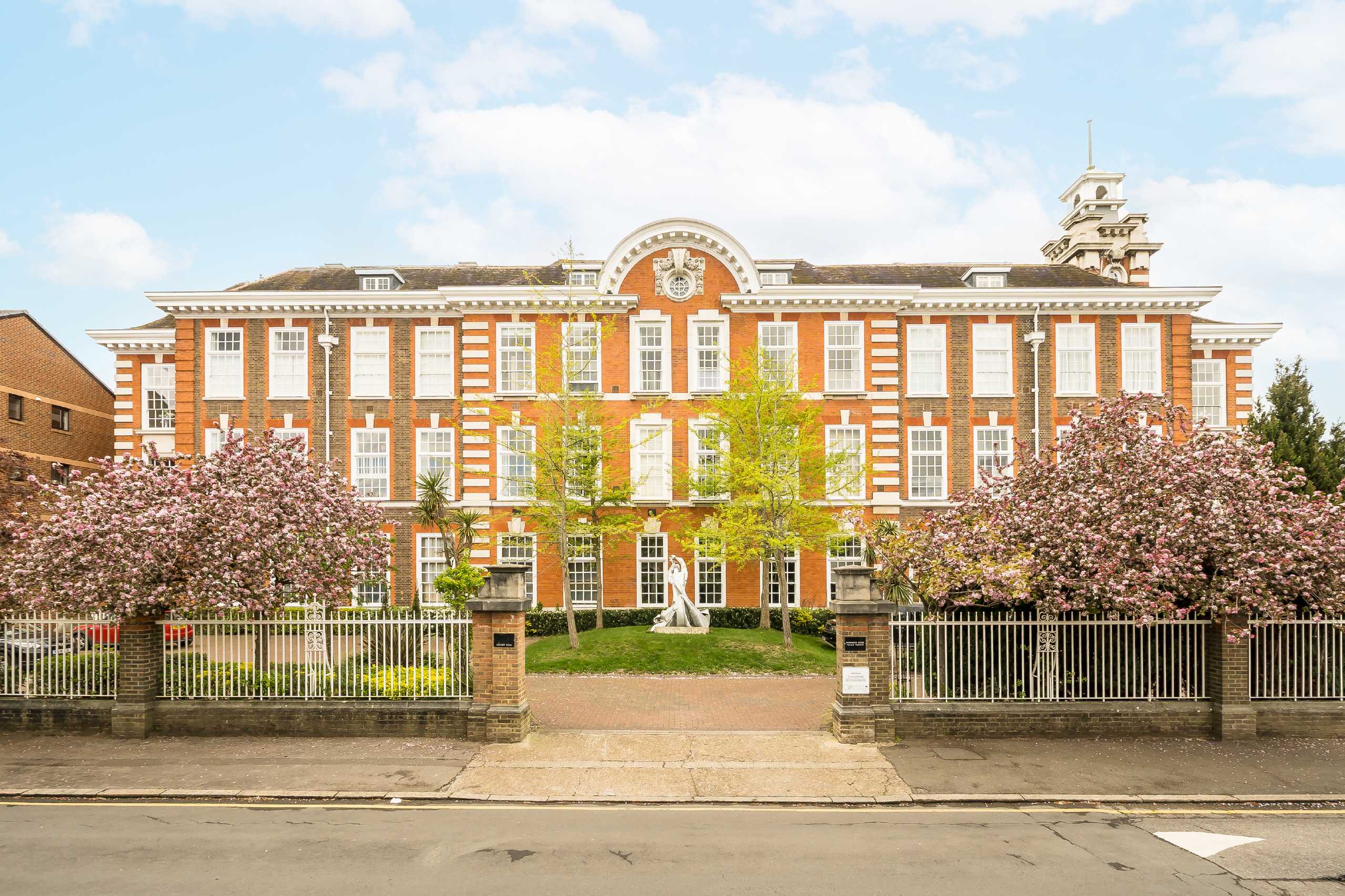 Flat Southey Road in Greater London