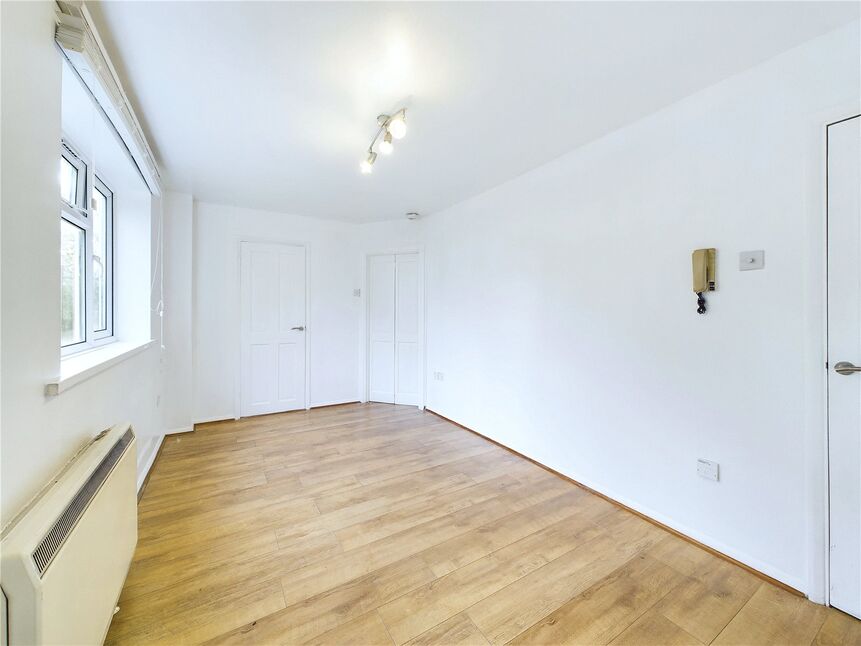 Flat Luther King Close in Greater London