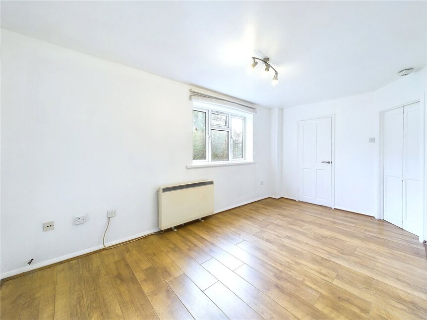 Flat Luther King Close in Greater London