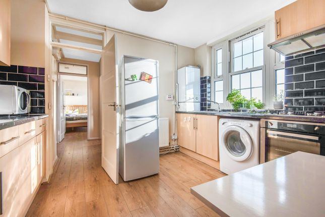 Room Westcott Road in Greater London