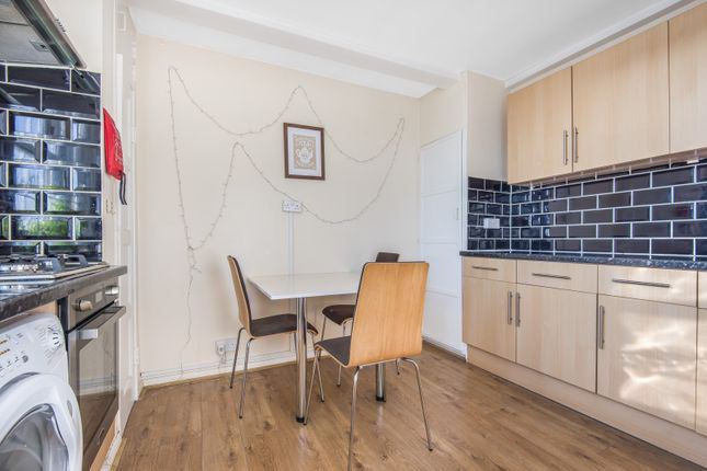 Room Westcott Road in Greater London
