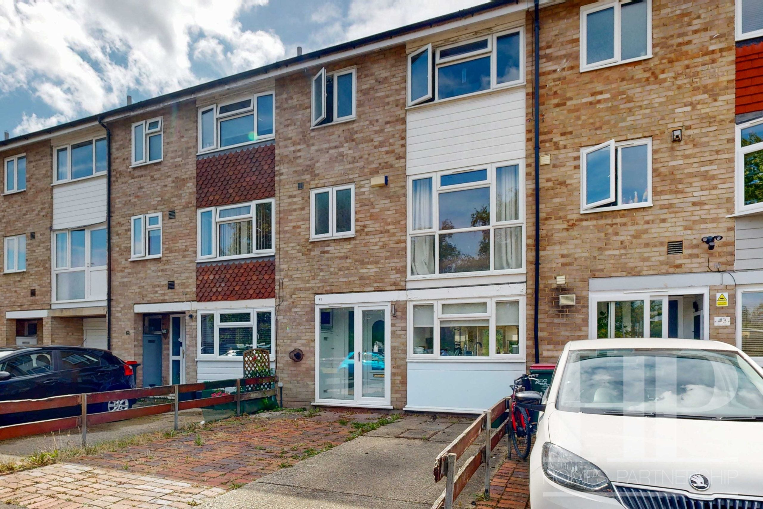 Room Ardingly Close in Crawley