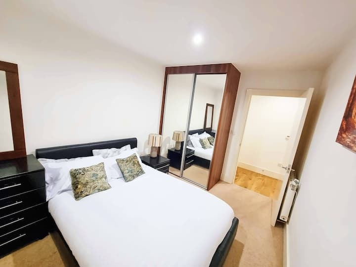 Flat Duke of Wellington Avenue in Greater London