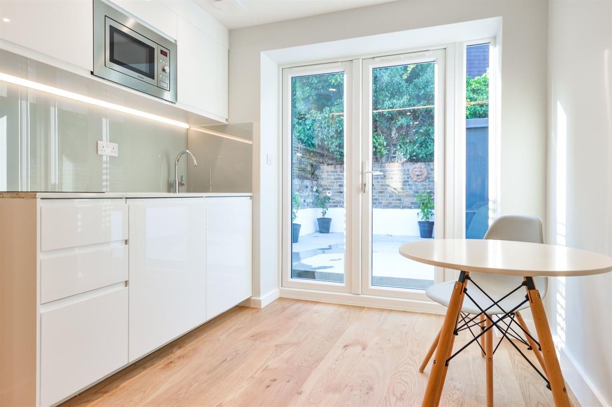 Flat Kilburn Lane in Greater London