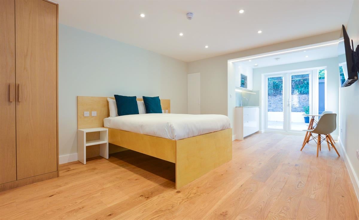Flat Kilburn Lane in Greater London