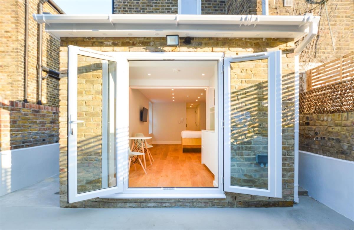 Flat Kilburn Lane in Greater London