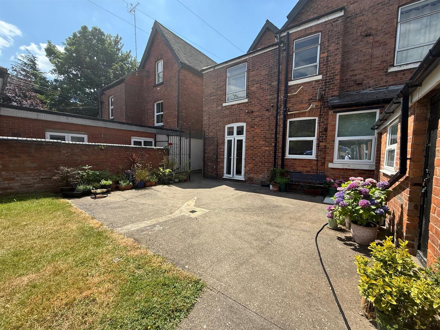 Flat Chesterfield Road South in Mansfield Woodhouse
