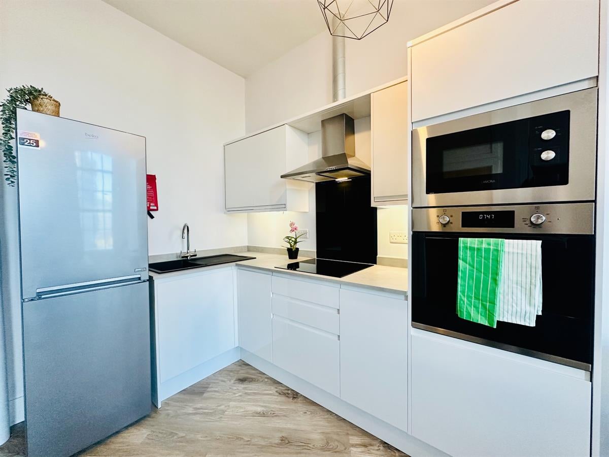 Flat Alma Close in Nottingham