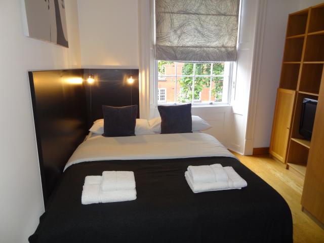 Flat Cartwright Gardens in Greater London