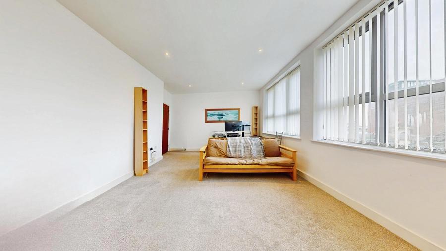 Flat Mount Stuart Square in Cardiff