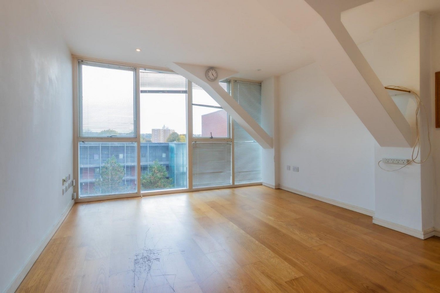 Flat Skypark Road in Bristol