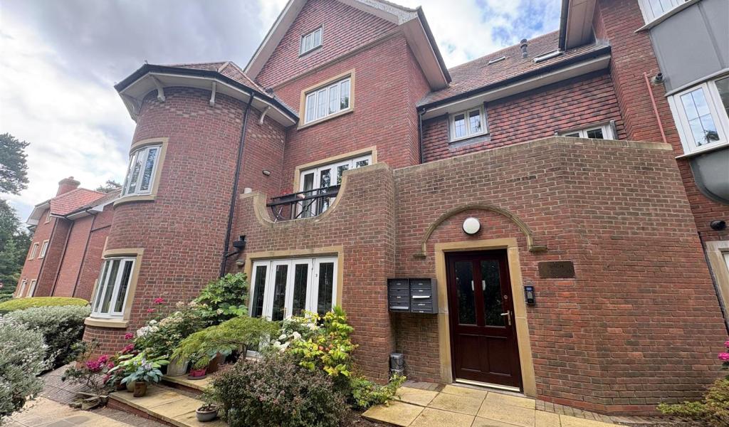Flat Greystones Drive in Darlington